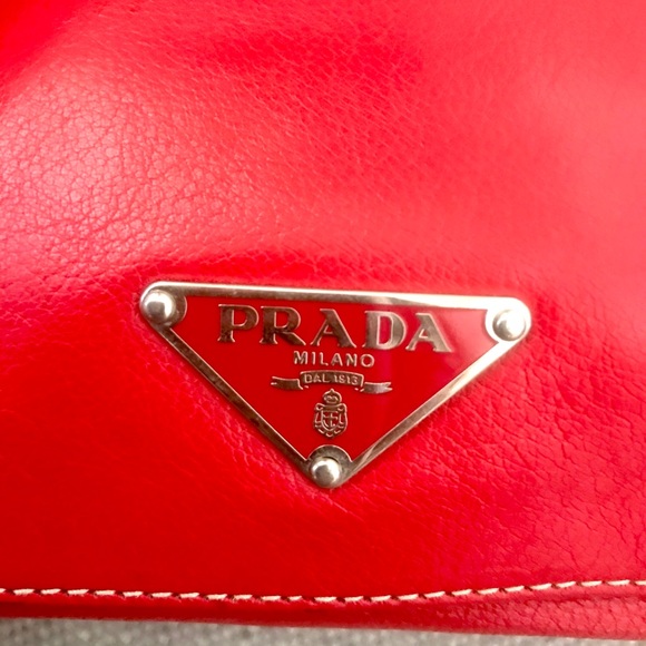Prada handbag. - Picture 5 of 16
